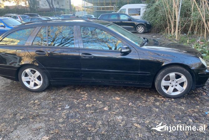 Makina ne shitje  ne Tirane - 4,500 Euro