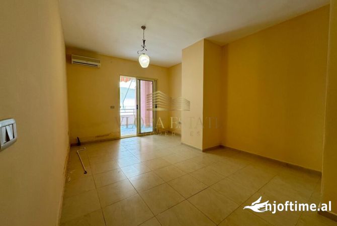 Shtepi ne shitje Apartament ne Vlore, 1+1, Mobilimi Bosh, pa mobiluar, Pagesa 87,200  Euro.