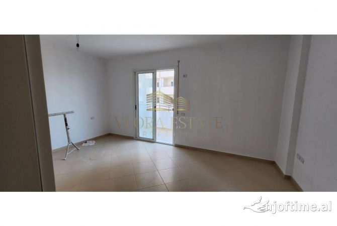Shtepi ne shitje Apartament ne Vlore, 2+1, Mobilimi Bosh, pa mobiluar, Pagesa 95,000  Euro.