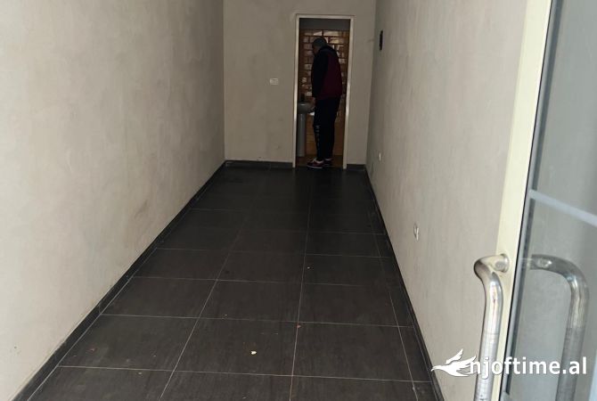 Ambient biznesi me qera 1+1 ne Shkoder - 15,000 Leke
