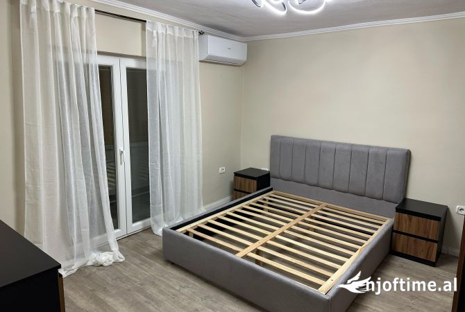 Shtepi me qera Apartament ne Tirane, 1+1, Mobilimi E mobiluar, Pagesa 550  Euro.