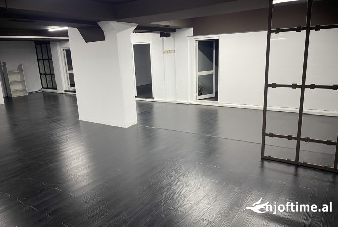Ambient biznesi me qera 3+1 ne Tirane - 4,500 Euro