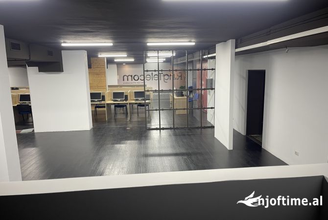 Ambient biznesi me qera 3+1 ne Tirane - 4,500 Euro