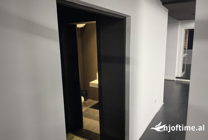 Ambient biznesi me qera 3+1 ne Tirane - 4,500 Euro