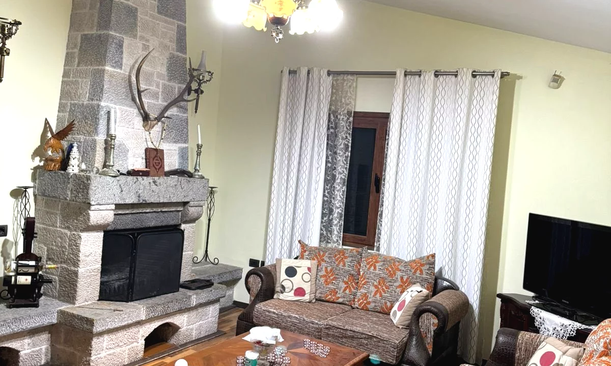 Shtepi me qera Shtepi Private ne Tirane, 1+1, Mobilimi E mobiluar, Pagesa 450  Euro.