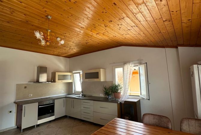 Shtepi me qera Shtepi Private ne Tirane, 1+1, Mobilimi E mobiluar, Pagesa 300  Euro.