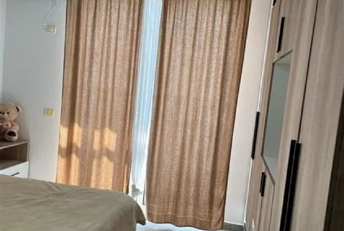 Shtepi ne shitje Apartament ne Tirane, 1+1, Mobilimi E mobiluar, Pagesa 105,000  Euro.