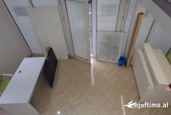 Ambjent me qera, Jordan Misja