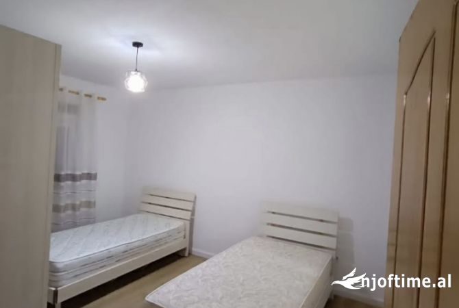 Shtepi me qera Apartament ne Tirane, 2+1, Mobilimi E mobiluar, Pagesa 400  Euro.