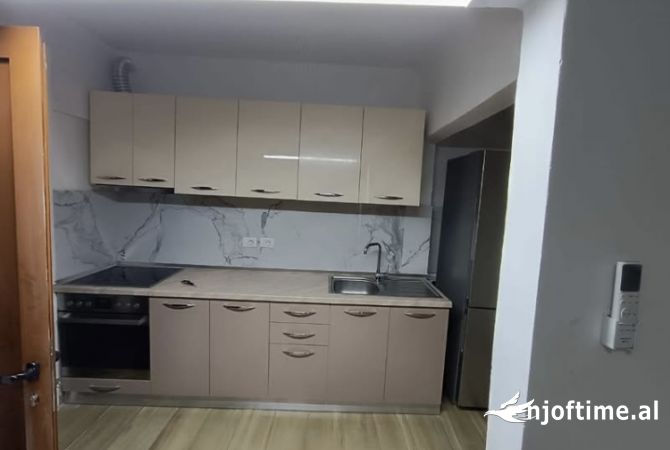 Shtepi me qera 2+1 ne Tirane - 400 Euro
