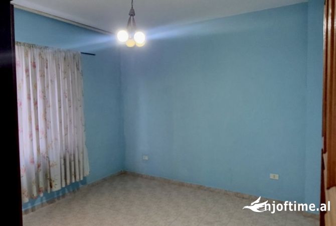 Shtepi me qera 2+1 ne Tirane - 400 Euro