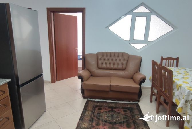 Shtepi me qera Apartament ne Tirane, 2+1, Mobilimi E mobiluar, Pagesa 600  Euro.