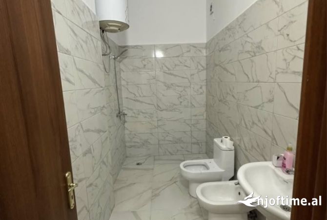 Shtepi ne shitje Apartament ne Tirane, 2+1, Mobilimi E mobiluar, Pagesa 165,000  Euro.