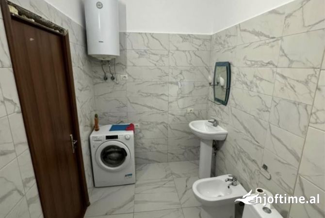 Shtepi ne shitje Apartament ne Tirane, 2+1, Mobilimi E mobiluar, Pagesa 165,000  Euro.