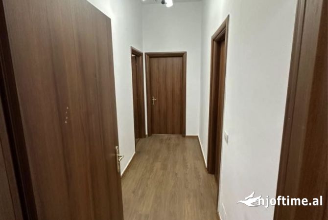 Shtepi ne shitje Apartament ne Tirane, 2+1, Mobilimi E mobiluar, Pagesa 165,000  Euro.