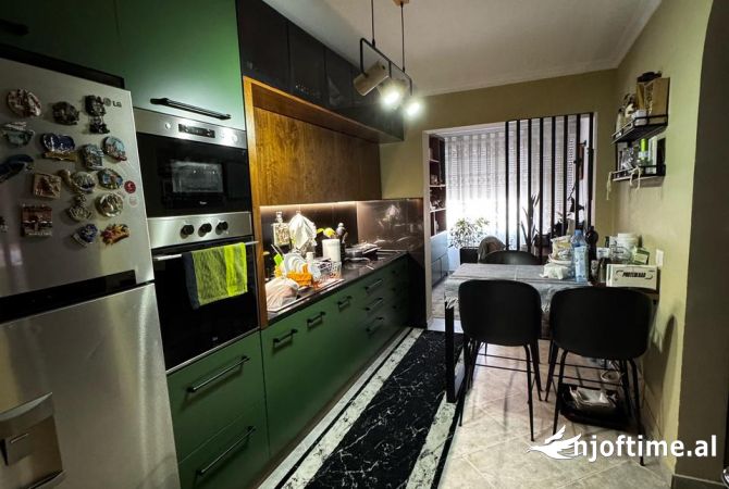 Shtepi ne shitje Apartament ne Tirane, 3+1, Mobilimi E mobiluar, Pagesa 185,000  Euro.