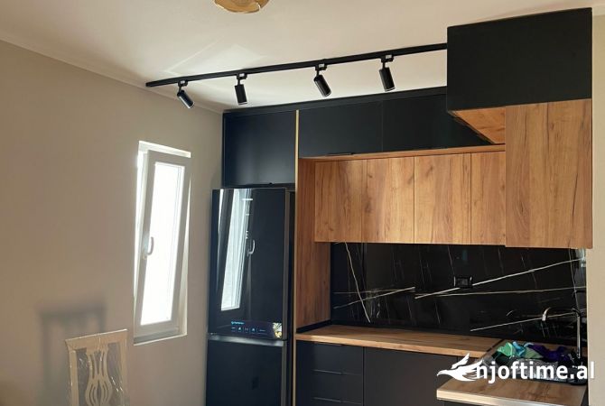 Shtepi ne shitje Apartament ne Shkoder, 2+1, Mobilimi E mobiluar, Pagesa 85,000  Euro.