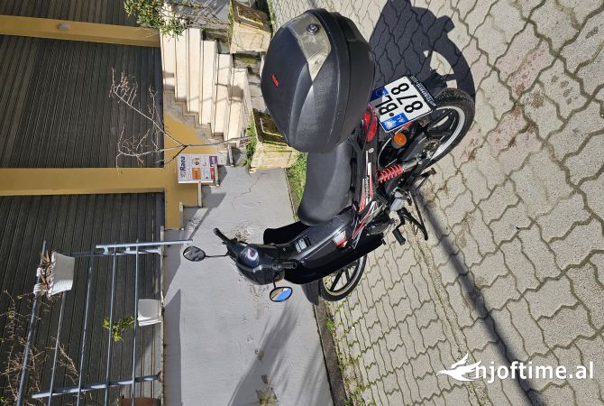 Motorra ne shitje  ne Vlore - 1,400 Euro