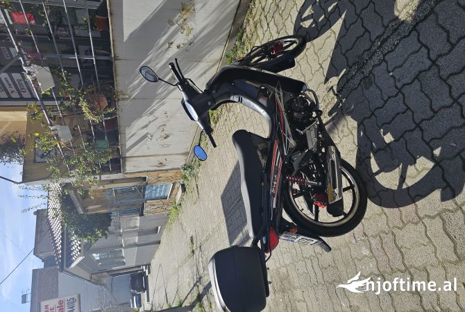 Motorra ne shitje  ne Vlore - 1,400 Euro