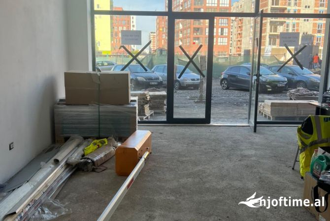 Ambient biznesi me qera 3+1 ne Tirane - 80,000 Leke