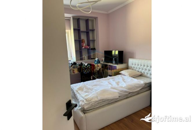 Shtepi ne shitje Apartament ne Tirane, 3+1, Mobilimi E mobiluar, Pagesa 355,000  Euro.