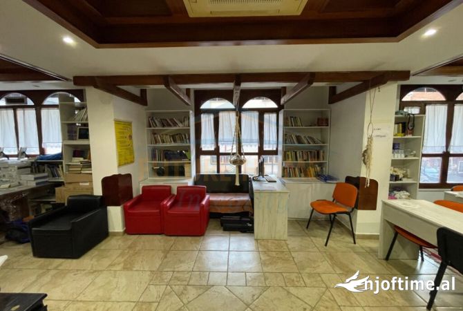 Ambient biznesi me qera 3+1 ne Tirane - 800 Euro