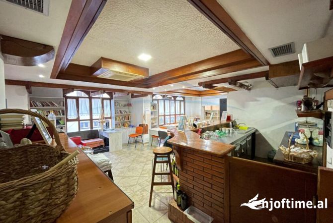Ambient biznesi me qera 3+1 ne Tirane - 800 Euro