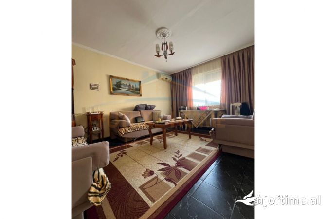 Shtepi ne shitje Apartament ne Tirane, 2+1, Mobilimi Bosh, pa mobiluar, Pagesa 135,000  Euro.