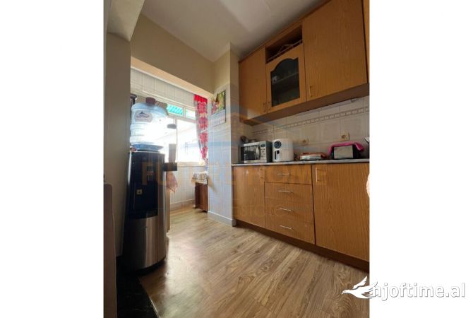 Shtepi ne shitje Apartament ne Tirane, 2+1, Mobilimi Bosh, pa mobiluar, Pagesa 135,000  Euro.
