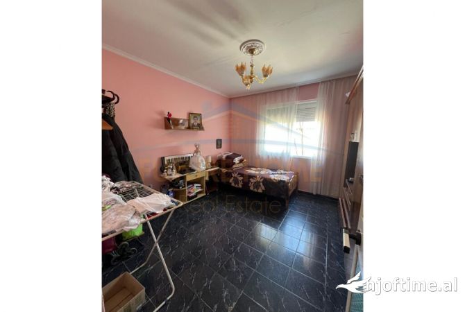 Shtepi ne shitje Apartament ne Tirane, 2+1, Mobilimi Bosh, pa mobiluar, Pagesa 135,000  Euro.