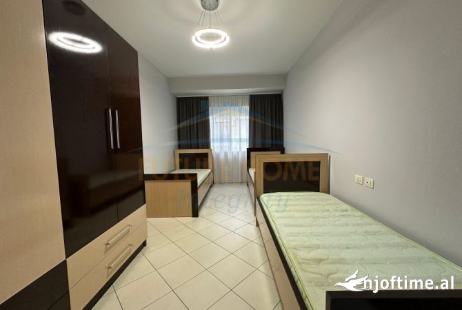 Shtepi ne shitje Apartament ne Tirane, 2+1, Mobilimi E mobiluar, Pagesa 142,000  Euro.