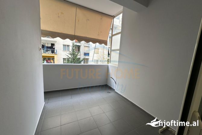 Shtepi ne shitje Apartament ne Tirane, 2+1, Mobilimi E mobiluar, Pagesa 142,000  Euro.