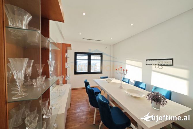 Shtepi ne shitje Penthose(kati i fundit panoramik) ne Durres, 3+1, Mobilimi E mobiluar, Pagesa 500,000  Euro.