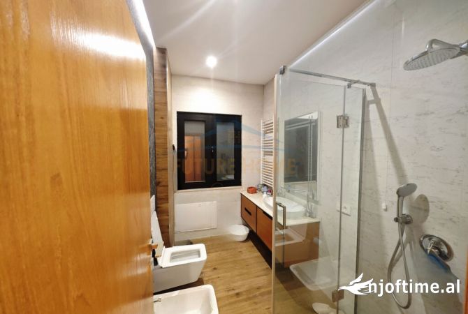 Shtepi ne shitje Penthose(kati i fundit panoramik) ne Durres, 3+1, Mobilimi E mobiluar, Pagesa 500,000  Euro.