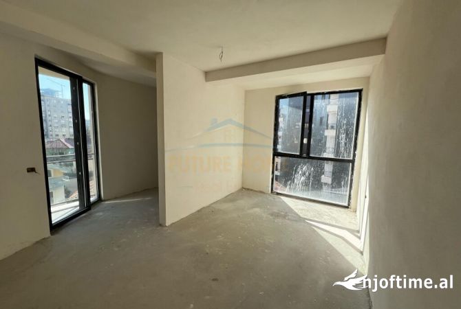 Shtepi ne shitje Apartament ne Tirane, 2+1, Mobilimi Bosh, pa mobiluar, Pagesa 230,000  Euro.