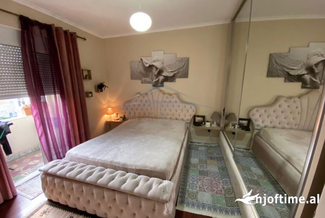 Shtepi ne shitje Apartament ne Tirane, 3+1, Mobilimi Bosh, pa mobiluar, Pagesa 248,000  Euro.