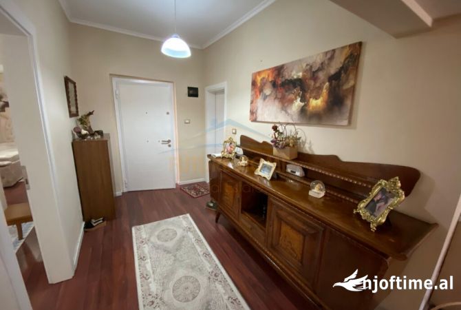 Shtepi ne shitje Apartament ne Tirane, 3+1, Mobilimi Bosh, pa mobiluar, Pagesa 248,000  Euro.