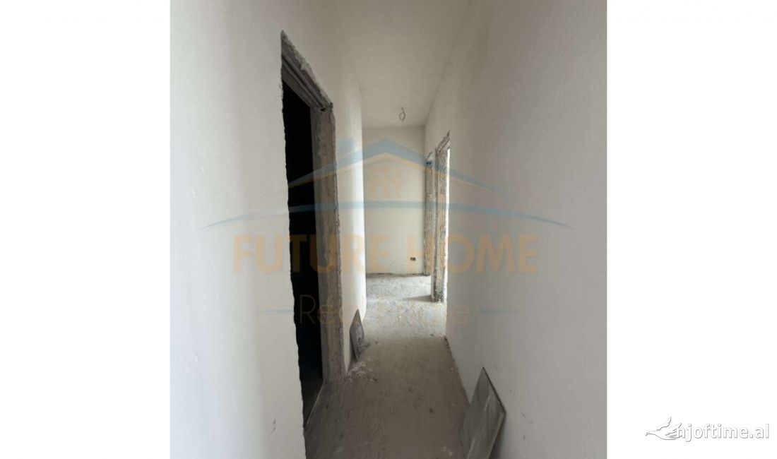 Shtepi ne shitje Apartament ne Tirane, 2+1, Mobilimi Bosh, pa mobiluar, Pagesa 200,000  Euro.