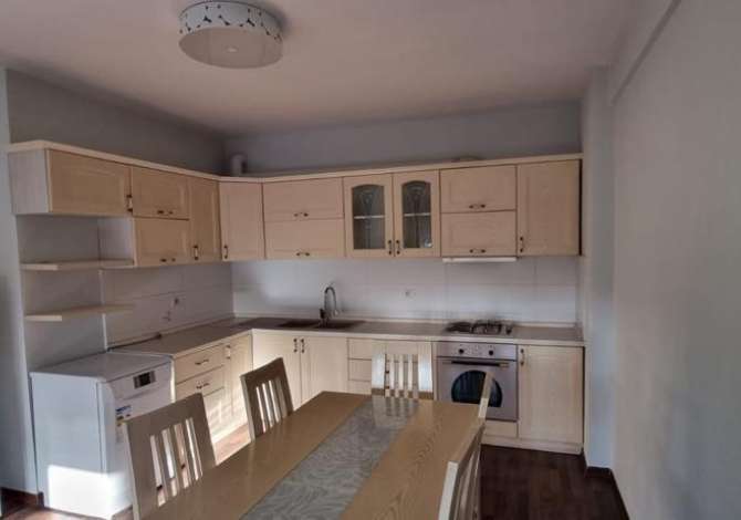 Shtepi ne shitje Apartament ne Tirane, 2+1, Mobilimi E mobiluar, Pagesa 240,000  Euro.