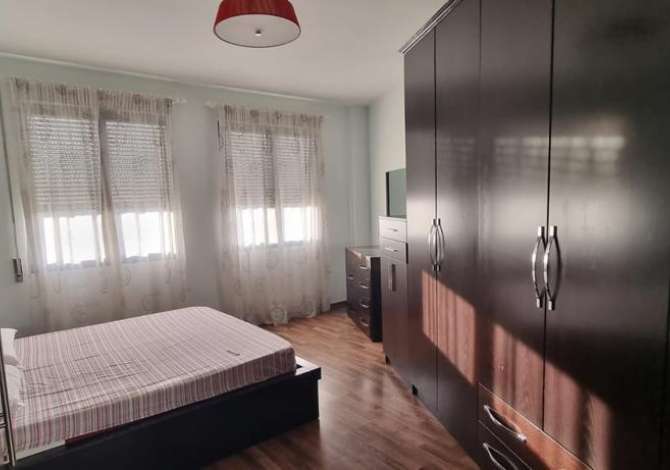 Shtepi ne shitje Apartament ne Tirane, 2+1, Mobilimi E mobiluar, Pagesa 240,000  Euro.