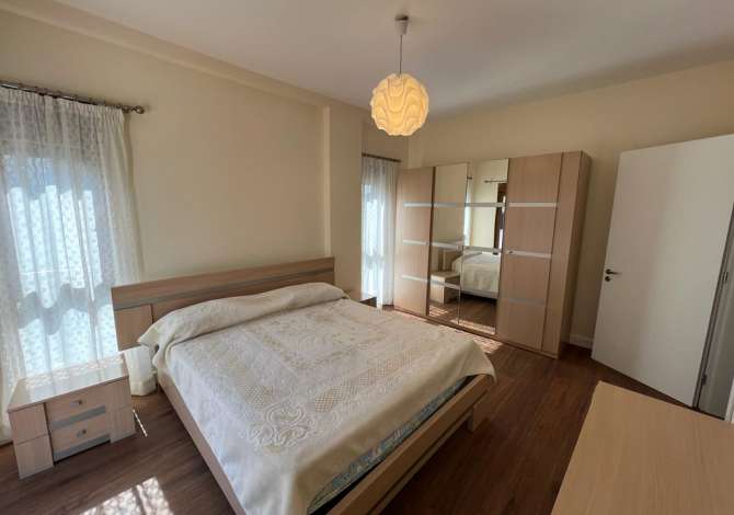 Shtepi me qera Vila Luksoze ne Tirane, 3+1, Mobilimi E mobiluar, Pagesa 1,800  Euro.