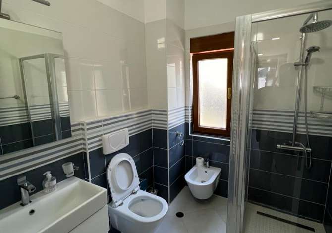 Shtepi me qera Vila Luksoze ne Tirane, 3+1, Mobilimi E mobiluar, Pagesa 1,800  Euro.