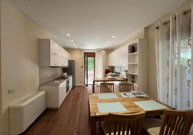 Shtepi me qera Vila Luksoze ne Tirane, 3+1, Mobilimi E mobiluar, Pagesa 1,800  Euro.