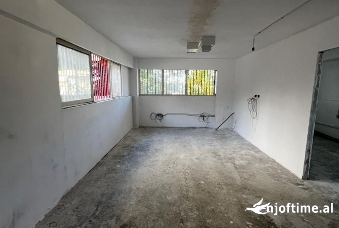 Shtepi ne shitje Apartament ne Tirane, 2+1, Mobilimi Bosh, pa mobiluar, Pagesa 137,000  Euro.