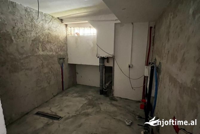 Shtepi ne shitje Apartament ne Tirane, 2+1, Mobilimi Bosh, pa mobiluar, Pagesa 137,000  Euro.