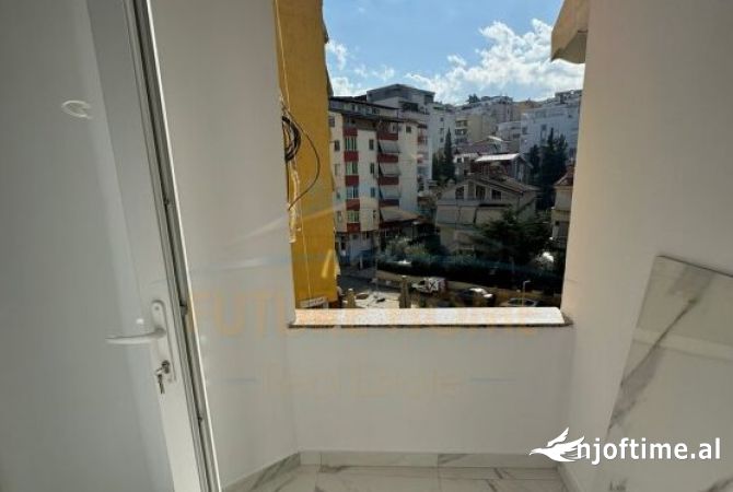 Shtepi ne shitje Apartament ne Tirane, 1+1, Mobilimi E mobiluar, Pagesa 103,000  Euro.