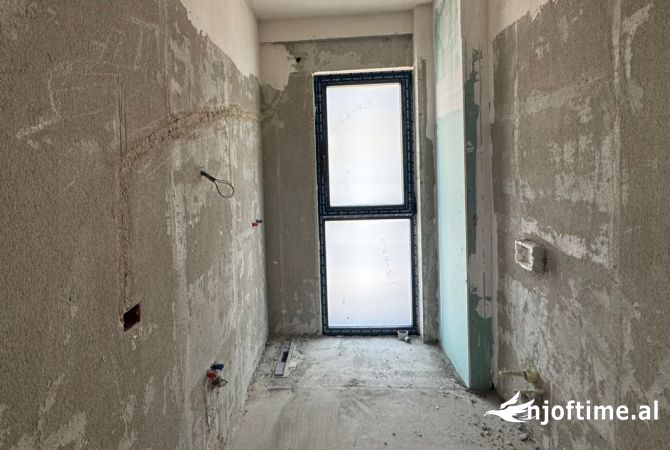 Shtepi ne shitje Apartament ne Tirane, 1+1, Mobilimi Bosh, pa mobiluar, Pagesa 122,000  Euro.