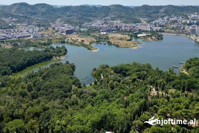 Ambient biznesi me qera 3+1 ne Tirane - 3,000 Euro