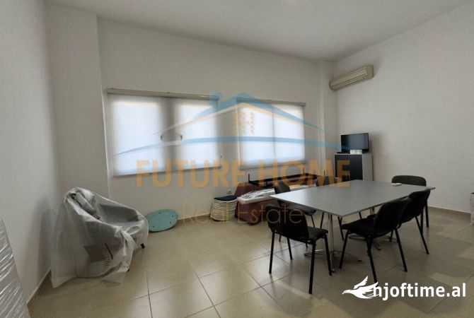 Ambient biznesi me qera 4+1 ne Tirane - 3,000 Euro