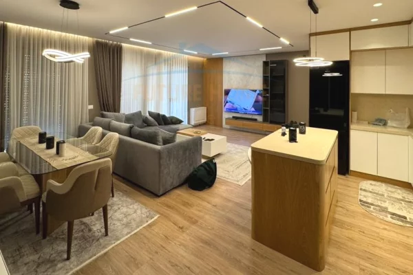 Shtepi me qera 2+1 ne Tirane - 1,800 Euro